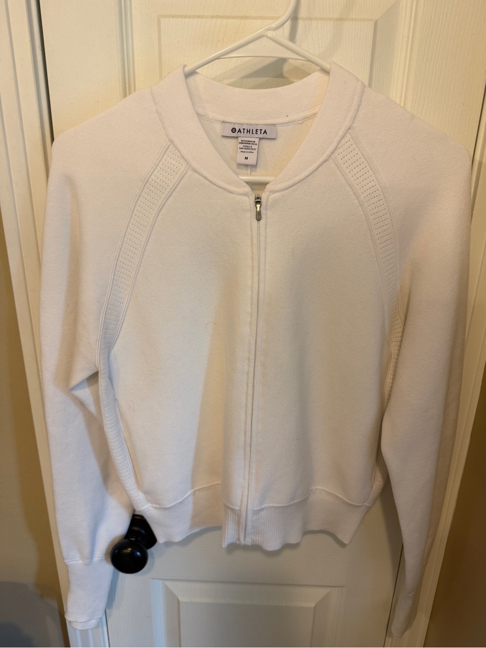 Athleta Women's White Full-Zip Bomber style sweater size medium EUC